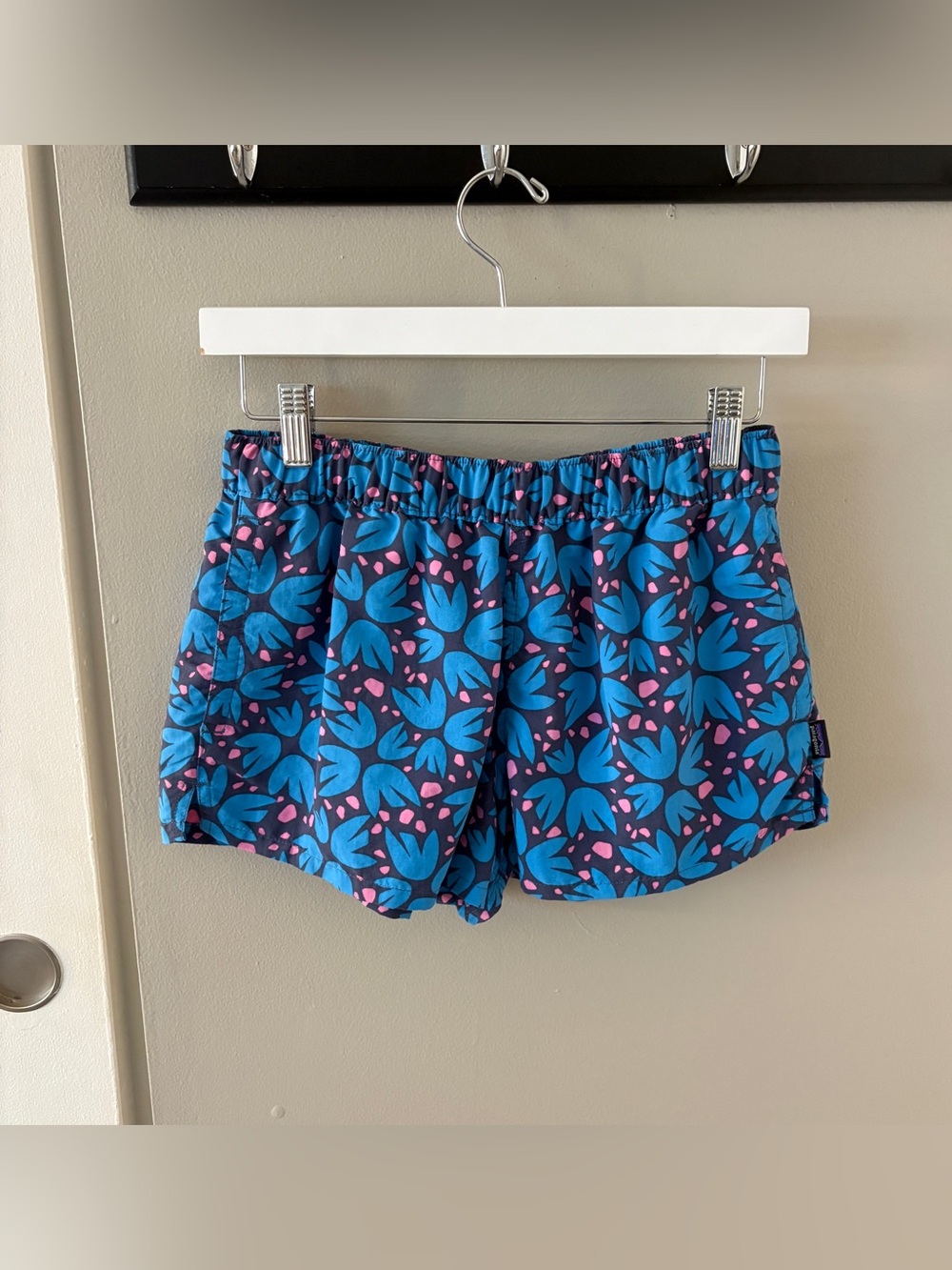 Patagonia Women's Barely Baggies 2.5" Shorts in Blue 
Size Women's Small